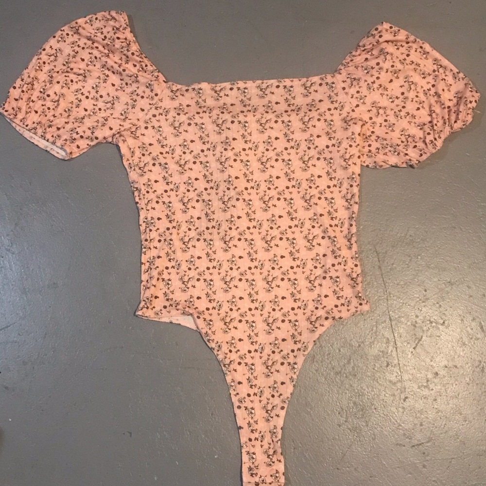 FREE CLOTHES - Picture 5 of 6